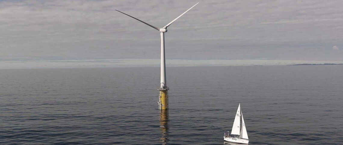Seit 2009 dreht sich ein schwimmendes Testwindrad vor der Küste Südnorwegens. Henrik Stiesdal war am Entstehen der Anlage beteiligt. Sein neues Konzept unterscheidet sich allerdings grundlegend davon.
