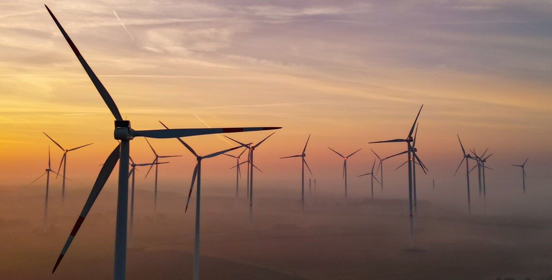 Windpark im Odervorland: Der Energieverbrauch in Deutschland sinkt im Zuge der Energiewende. Der Strombedarf steigt allerdings.