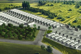 Europas größter Batteriespeicher soll 2025 im niedersächsischen Alfeld ans Netz gehen. Mit seiner Kapazität von 275 Megawattstunden könnte er eine Million Haushalte eine Stunde lang versorgen.