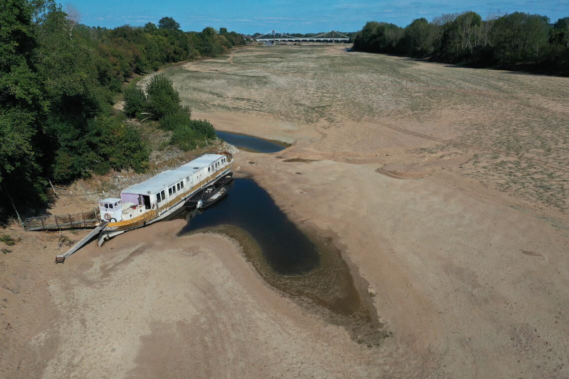 Von den Fluten der stolzen Loireist derzeit wenig zu sehen. Die Dürre setzt auch den französischen Kernkraftwerken zu: Ihnen fehlt das Kühlwasser aus den Flüssen.