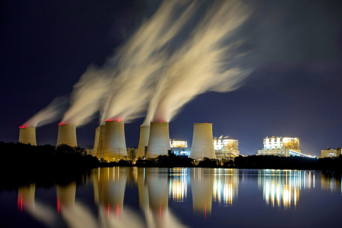 Braunkohlemeiler Jaenschwalde: Trotz wachsendem Ökostromanteil sinkt Deutschlands Klimagasausstoß kaum – weil Kohlekraftwerke oft unter Vollast laufen.