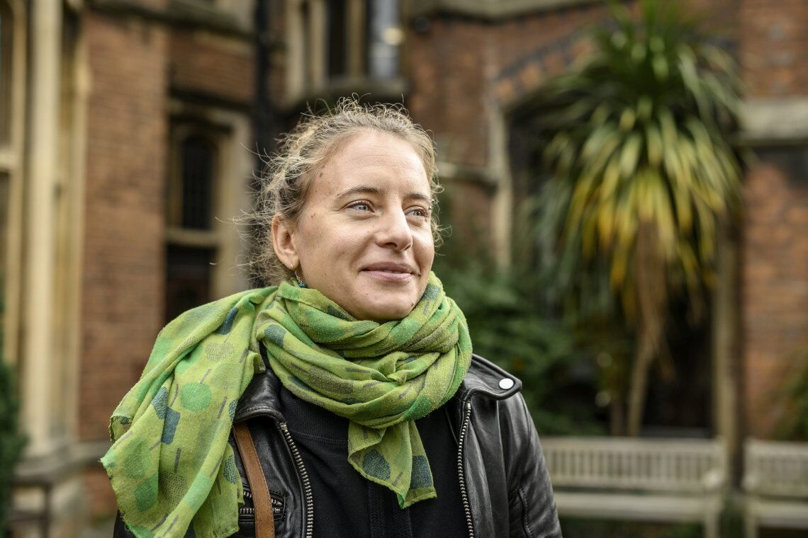 Friederike Otto: Es ist wichtig, dass Forscher ihre Erkenntnisse in der Öffentlichkeit erklären und transparent über ihre Methoden berichten. Das helfe im Kampf gegen Fake News.