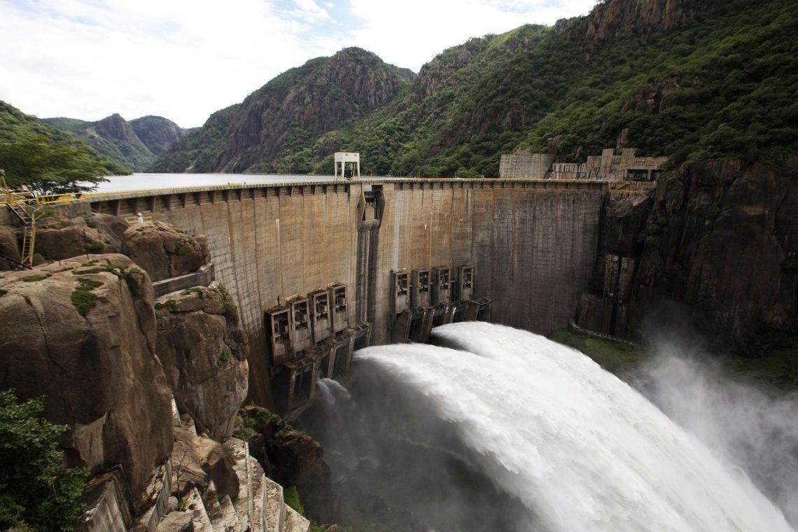Der Cahora-Bassa-Staudamm am Sambesi versorgt Mosambik mit mehr Ökostrom, als das Land derzeit verbraucht. Künftig könnte auch die Windenergie eine größere Rolle in Mosambik spielen.