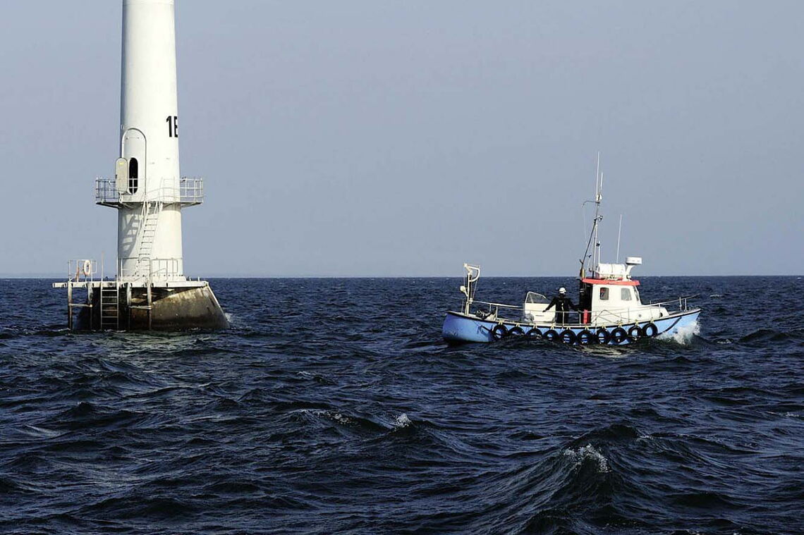 Vindeby ist der erste Offshore-Windpark der Welt. Er geht 1991 vor der Küste von Lolland in Dänemark in Betrieb.
