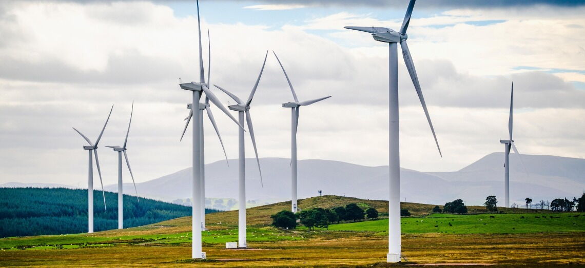 Windpark südlich von Glasgow: Schottland deckt rund 40 Prozent seines Strombedarfs mit Windrädern an Land und auf See.