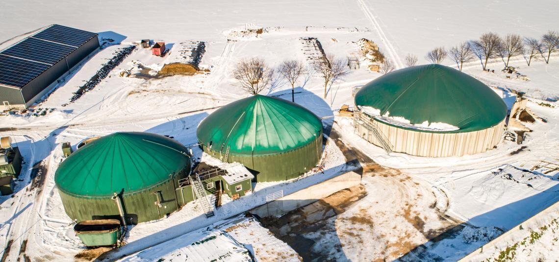 Biogasanlagen haben großes Potenzial, um die schwankende Erzeugung aus Wind- und Solarparks zu ergänzen. In der Kraftwerksstrategie spielen sie dennoch keine Rolle.