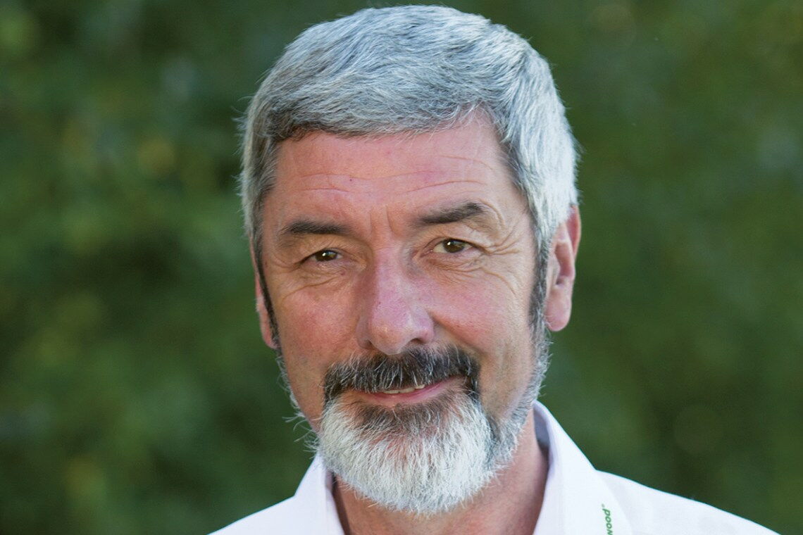 Holger Sasse, Novo Tech, macht in seiner Fabrik in Sachsen-Anhalt aus alten Windradflügeln neue Terrassendielen.