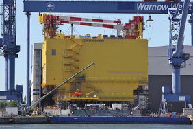 Konverterstation Dolwin Gamma: 18.000 Tonnen schwer, 85 Meter lang, 54 Meter hoch: Dolwin gamma ist ein wahrer Koloss. Gut drei Jahre hat der Bau gedauert.