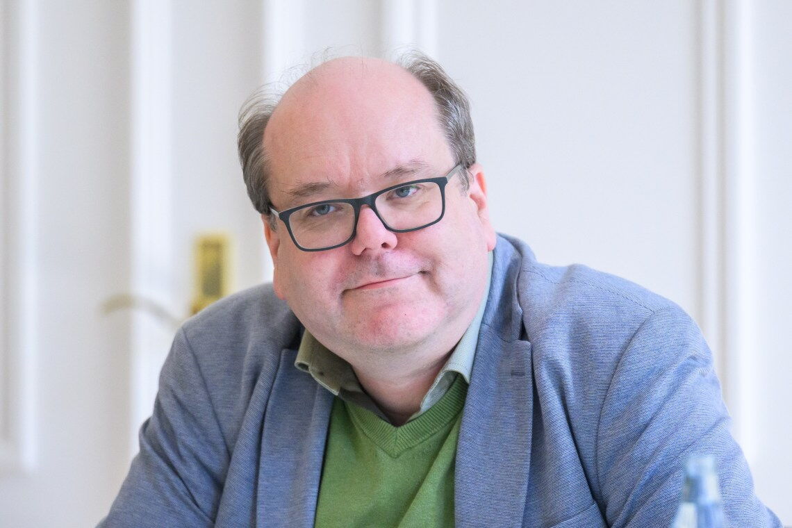 Niedersachsens Energieminister Christian Meyer kritisiert Katherina Reiches Kraftwerksstrategie: „Die Bundesministerin setzt einseitig auf fossile Großkraftwerke.“