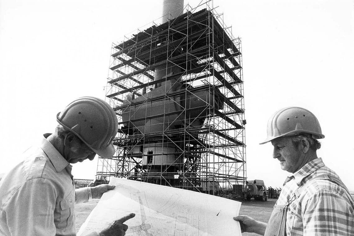 Bau der Großen Windenergieanlage Growian: Mit einer Leistung von bis zu drei Megawatt ist sie damals das stärkste Windrad der Welt.