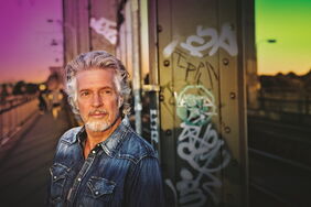 „Was, wenn wir einfach die Welt retten?“, fragt Frank Schätzing. Im Interview erklärt der Bestseller-Autor, wie sich der Kampf gegen die Klimakrise zu gewinnen ist...