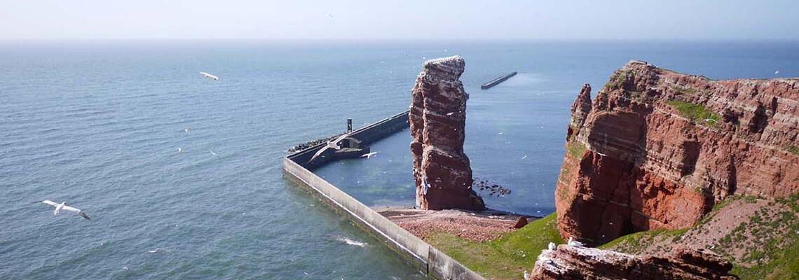 Lange Anna auf Helgoland: Die Insel ist zu einem wichtigen Standort für die Offshore-Windindustrie geworden.