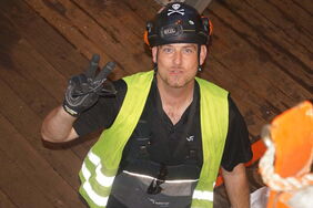 Arbeit im Offshore-Windpark Borkum Riffgrund: Techniker Jens Venekamp auf dem Schiff Edda Fjord.