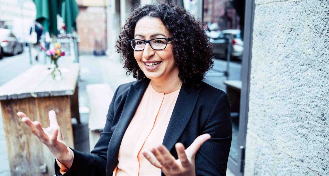 Lamia Messari-Becker im Interview über den Abschied vom CO2 beim Bauen und Wohnen: Ein Mix aus sauberen Energiequellen soll den Gebäudesektor klimaneutral machen.