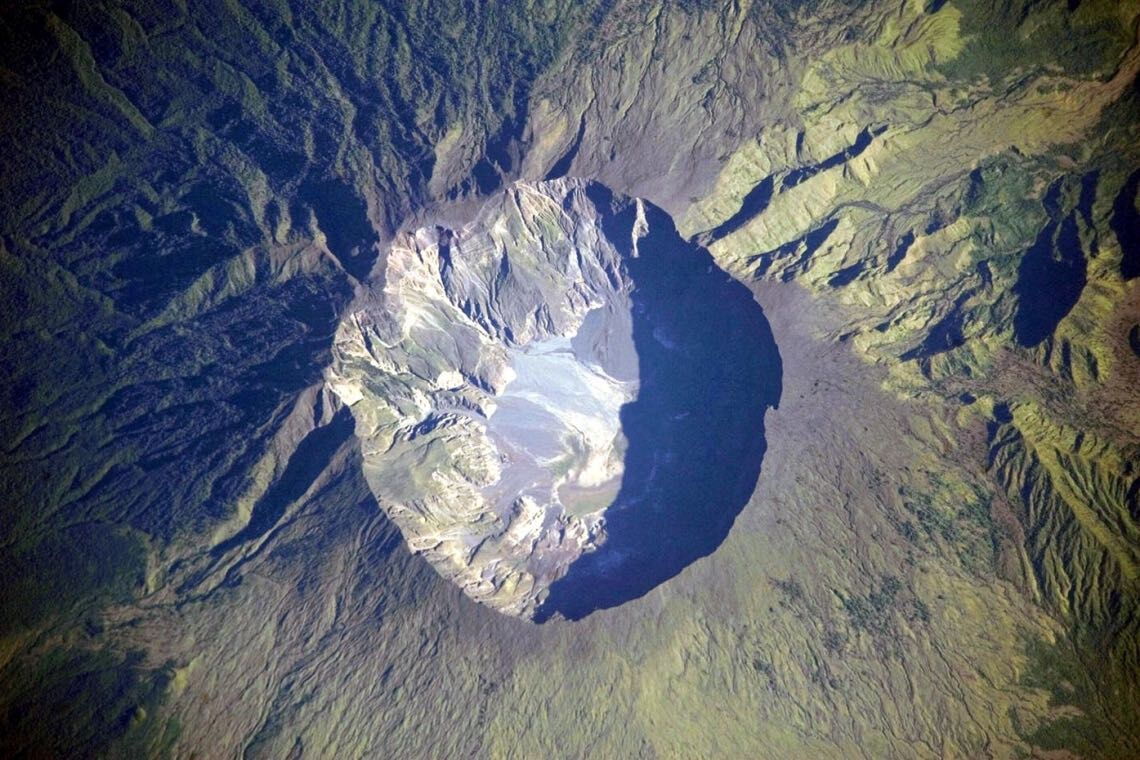 Der Supervulkan: Die Explosion des Tambora im April 1815 ist die gewaltigste der Menschheitsgeschichte. Ihre Sprengkraft entspricht der von 170.000 Hiroshima-Bomben. Noch viele Jahre sind die Folgen des Ausbruchs spürbar.