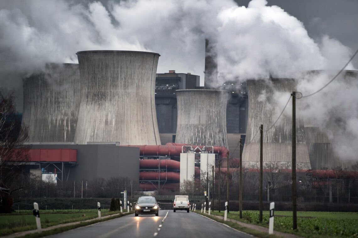 Braunkohlemeiler Niederaußem von RWE: Über die Form der Bepreisung von CO2 herrscht Streit in Deutschland.