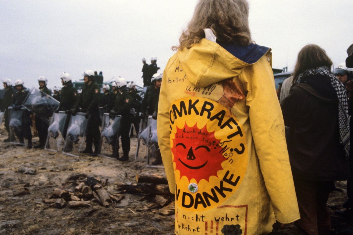 Gorleben: 1980 räumen Polizisten ein Hüttendorf von Demonstranten – Picture-Alliance/Dieter Klar Republik Freies Wendland: Die Polizei räumt 1980 ein Hüttendorf von Atomkraftgegnern in Gorleben.