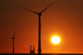 Das Offshore-Wind-Schiff  „Vole au vent“ kam beim Bau eines Windparks in den USA zum Einsatz. Wegen des Jones Acts durfte sie die Turbinen allerdings nicht in einem US-Hafen an Bord nehmen.