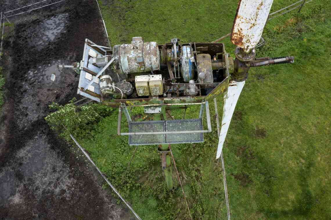 Das Anfang der Achtzigerjahre in Borghorst von Josef Homann gebaute Windrad steht noch immer dort. Seit 1995 liefert es allerdings keinen Strom mehr.