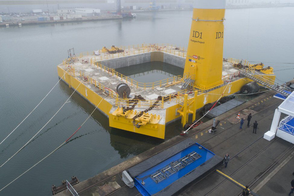 Floating Wind: Der Prototyp des französischen Unternehmens Ideol aus Saint-Nazaire hat einen Schwimmkörper aus Beton.