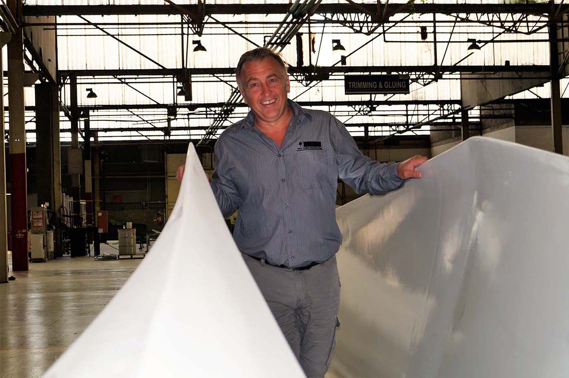 Mark Ristow ist Chef von Adventure Power, dem einzigen Windradhersteller in Südafrika. Das Unternehmen produziert in East London am Indischen Ozean.