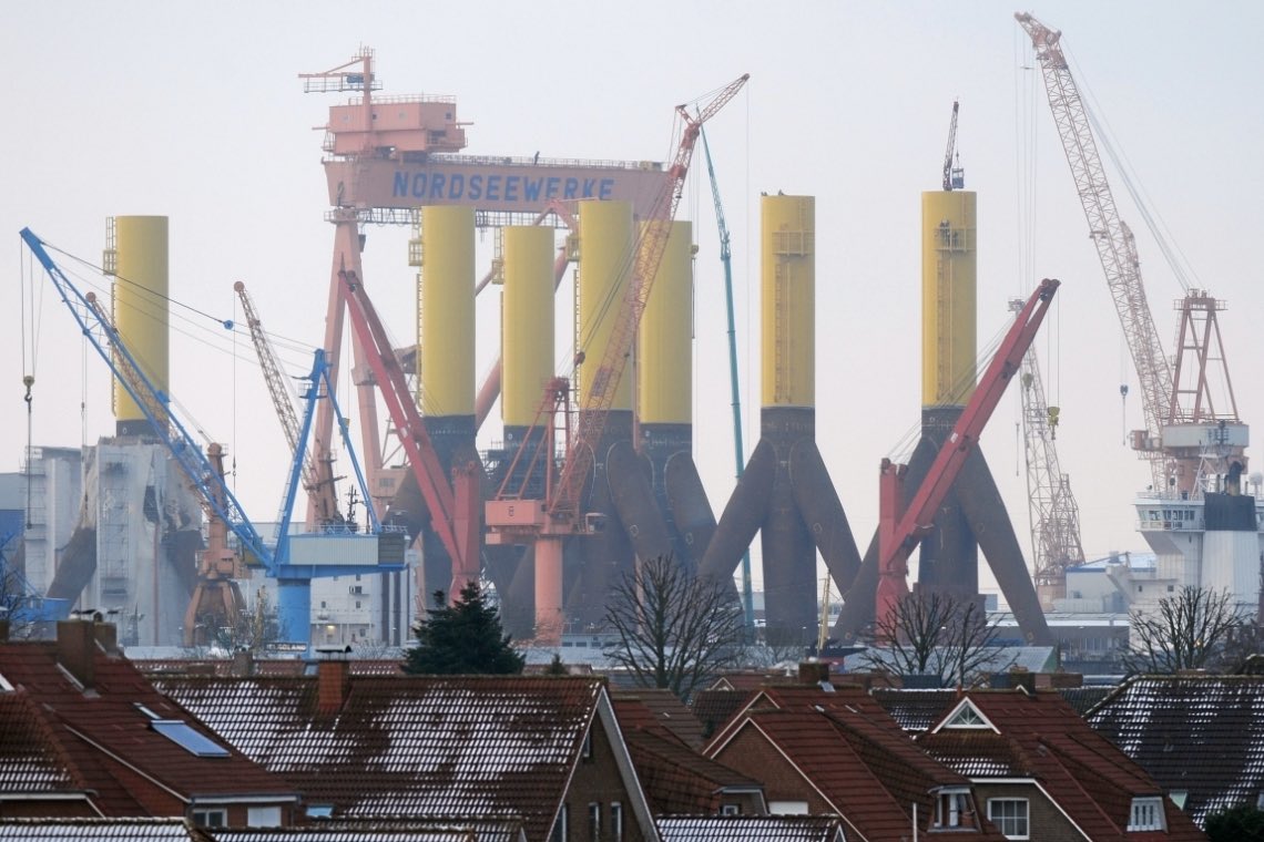 Offshore-Wind-Fundamente der Siag-Nordseewerke: Die Traditionswerft ist gleich mehrfach in die Pleite gerutscht.