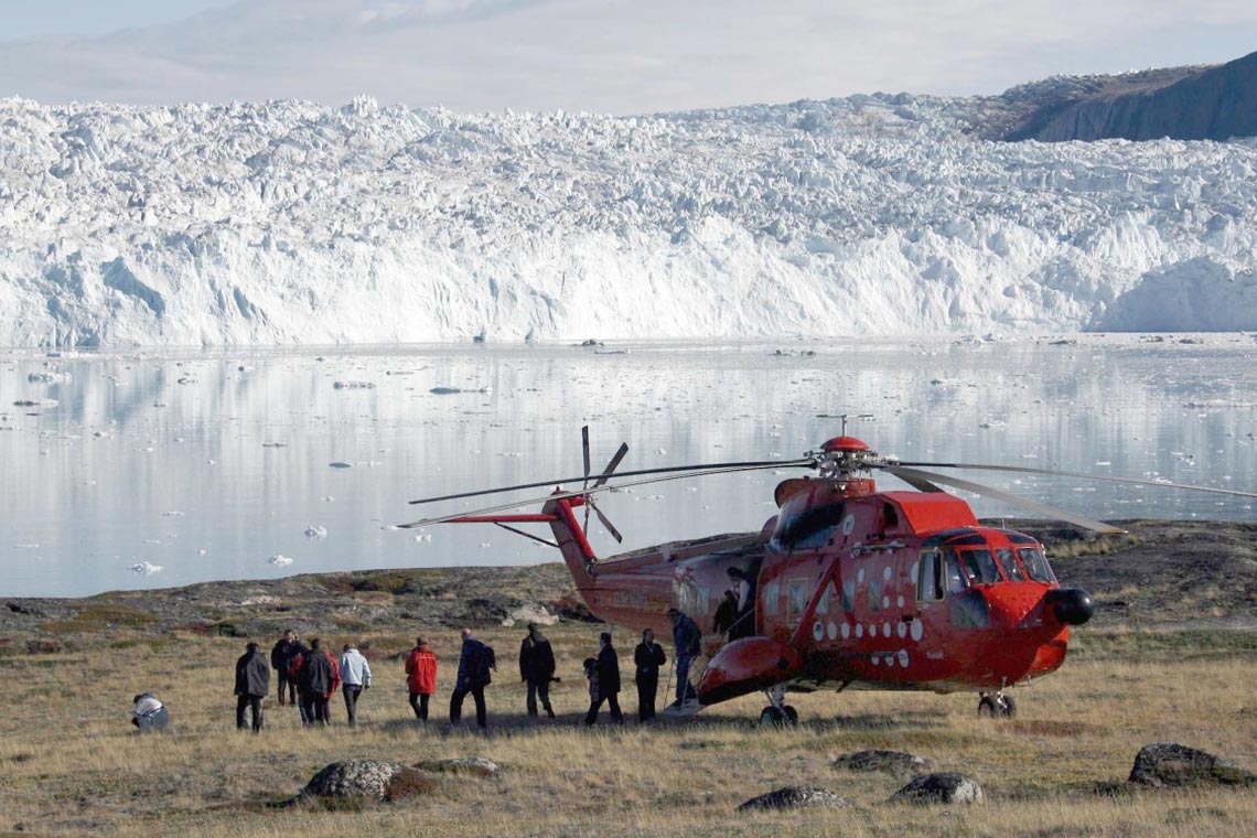 Angela Merkel und Sigmar Gabriel 2007 auf Grönland: Ein Hubschrauber hat die beiden Zum Eqi-Gletscher gebracht.