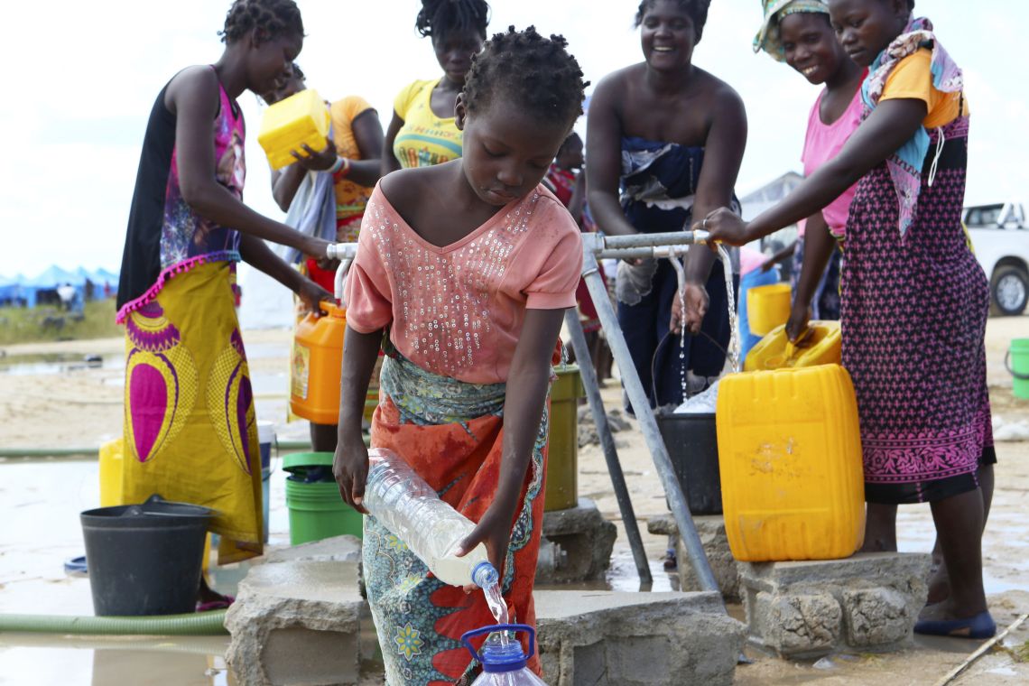 Wasserstelle in Beira: Der Zugang zu sauberem Trinkwasser ist eines der größten Probleme in den Überschwemmungsgebieten.