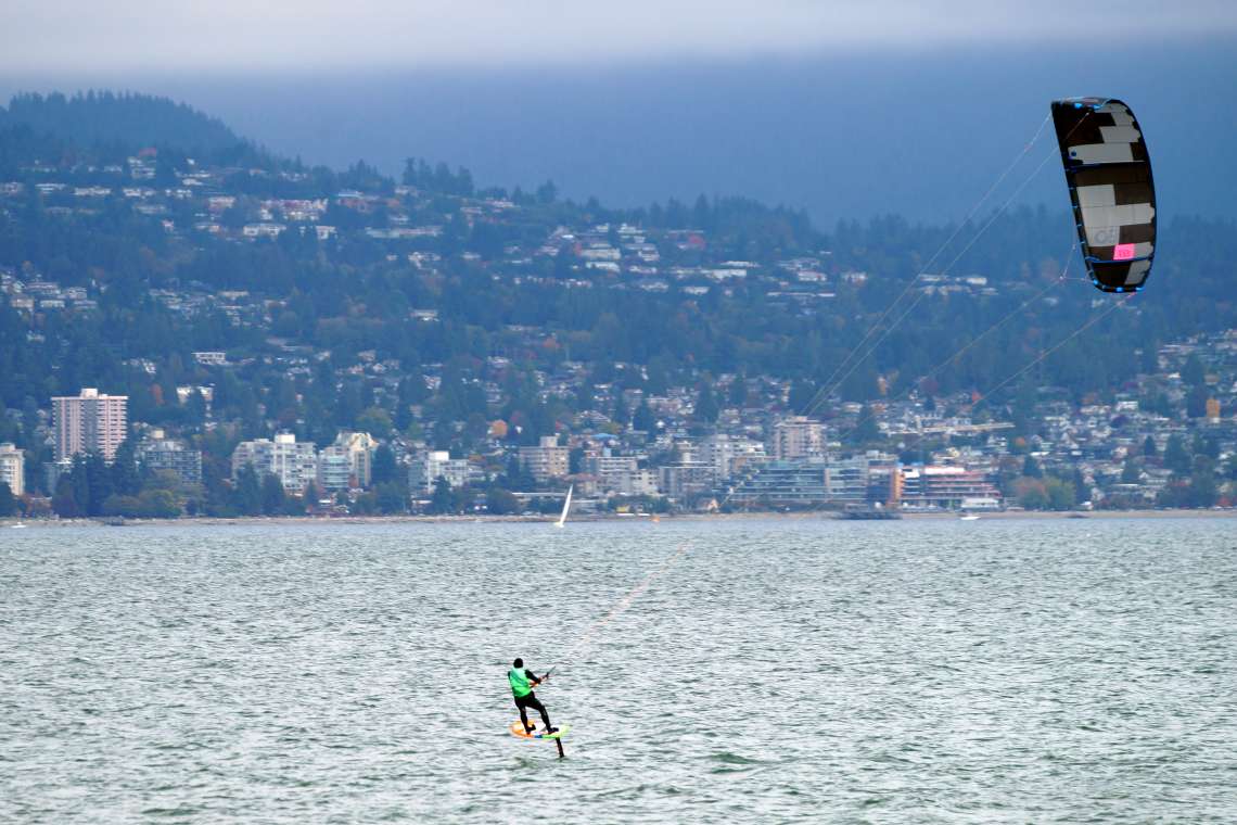 Vancouver: Kite-Surfer auf der English Bay.