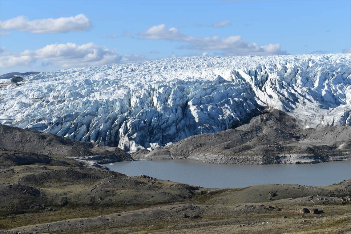 Eisschmelze auf Grönland: Das Foto zeigt den dramatischen Rückgang des Eispanzers auf der arktischen Insel.