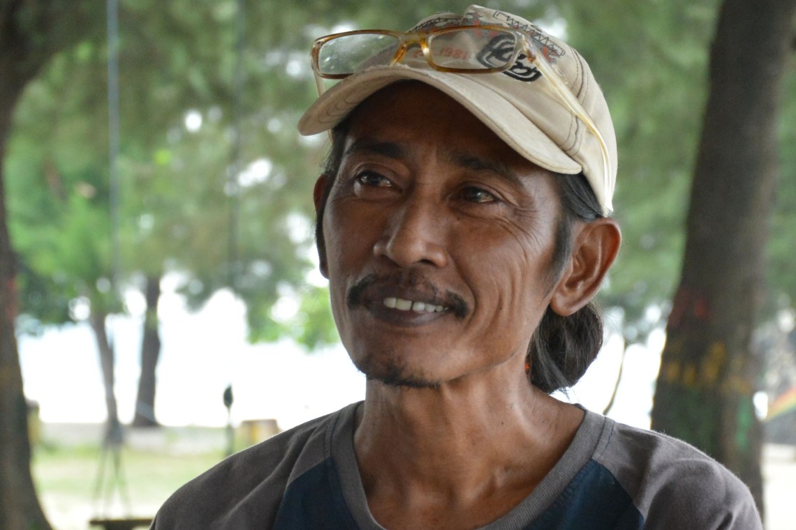 Klimaklage gegen Holcim: Arif ist einer der vier Bewohner der indonesischen Insel Pari, die von dem Zementriesen Entschädigung für die Folgen des Klimawandels verlangen.